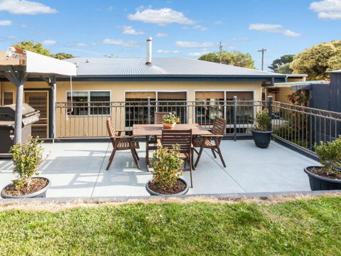 OCEAN SOUNDS Anglesea - Perth Resorts 2