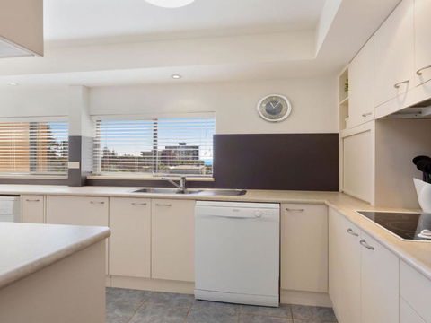 Garden Apartment At Forster Tower - Accommodation Perth 5
