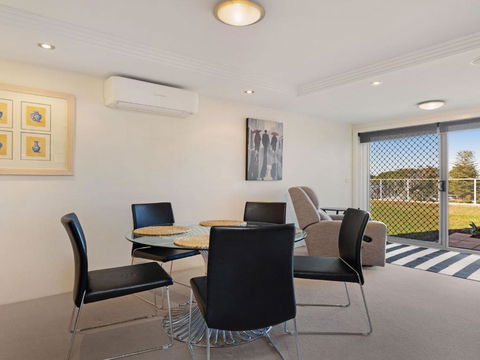 Garden Apartment At Forster Tower - Accommodation Perth 1
