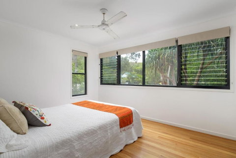 12 Naiad Court Pool Sleeps 8 Close To Beach - Accommodation Perth 1