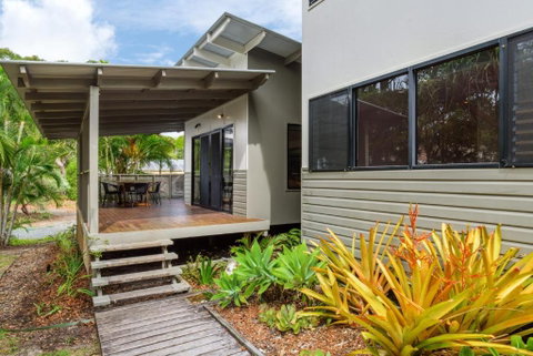 12 Naiad Court Pool Sleeps 8 Close To Beach - Accommodation Perth 6