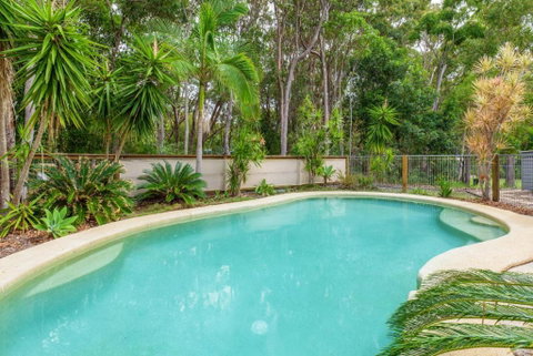 12 Naiad Court Pool Sleeps 8 Close To Beach - Accommodation Perth 5