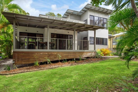 12 Naiad Court Pool Sleeps 8 Close To Beach - Accommodation Perth 2