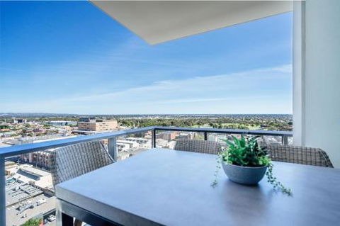 A Cut Above The West Pool Rooftop Bar Gym Wifi - Accommodation Perth 1