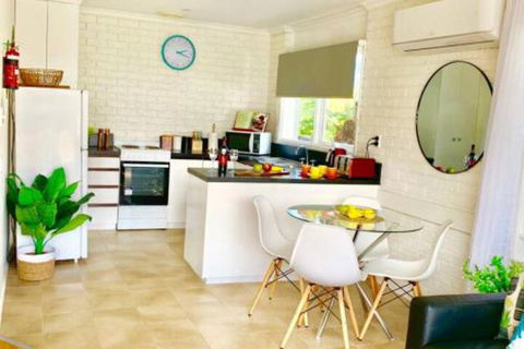 PARADISE COURT VILLA 1 Free Wifi - Accommodation Perth 0
