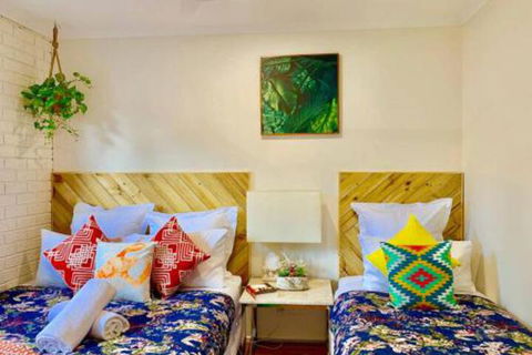 PARADISE COURT VILLA 1 Free Wifi - Accommodation Perth 2