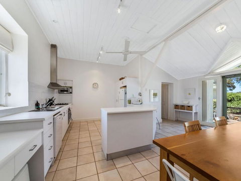 Devonshire On Davey Road 9 Davey Road - Accommodation Perth 5