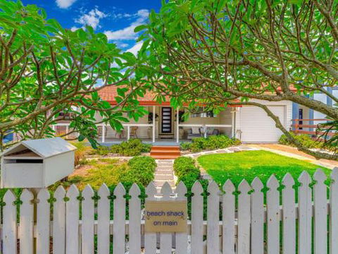 Beach Shack On Main Yamba Magnificent Views Photos Available Shortly Free WiFi - Accommodation Perth 6