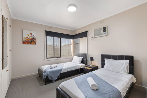 The Gazebo Place - Spacious 4 Bedroom Near Murray River - Perth Resorts 1