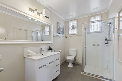 The Gazebo Place - Spacious 4 Bedroom Near Murray River - Perth Resorts 4