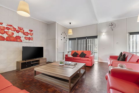 The Gazebo Place - Spacious 4 Bedroom Near Murray River - Perth Resorts 2