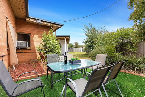 The Gazebo Place - Spacious 4 Bedroom Near Murray River - Perth Resorts 0
