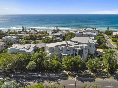 Relax In Stylish Comfort Sunshine Beach - Accommodation Perth 5