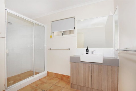 10 Barra Crescent Coolum Beach 500 BOND WIFI Walking Distance To Beach - Accommodation Perth 3