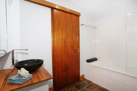 BEACH SHOPS & FABULOUS VACATION HOME! - Accommodation Perth 0