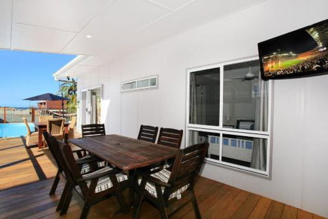 BEACH SHOPS & FABULOUS VACATION HOME! - Accommodation Perth 1