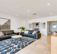 Sapphire Seas Beach House - Perth Resorts