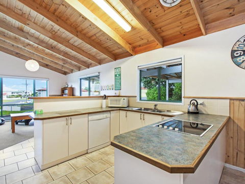 Matilda 2 Crowe Street - Perth Resorts 1