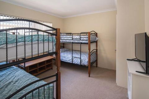 Acrosstheway - Perth Resorts 5