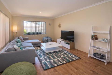 Acrosstheway - Perth Resorts 2