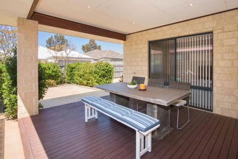 Acrosstheway - Perth Resorts 6