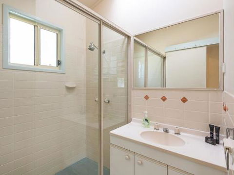 Mystery Bay Retreat - Perth Resorts 5