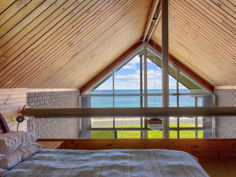 South Beach House 2 11 Gold Coast Drive - Accommodation Perth 3