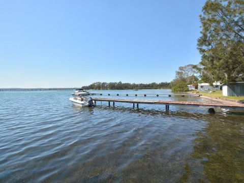 Morisset Waterfront 1bdr Studio Looking Over Trinity Marina - Perth Resorts 4