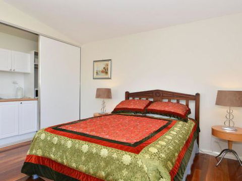 Morisset Waterfront 1bdr Studio Looking Over Trinity Marina - Perth Resorts 6