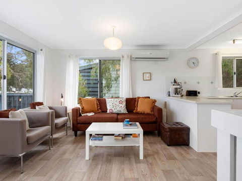 Dolphin Dreaming 16 Dolphin Avenue - Accommodation Perth 2