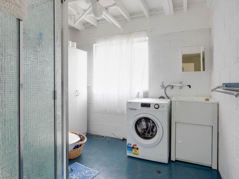 Dolphin Dreaming 16 Dolphin Avenue - Accommodation Perth 3
