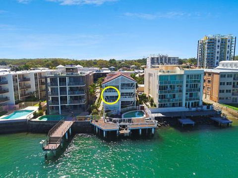Unit 3 Pumicestone Quays Absolute Waterfront! - Perth Resorts 0