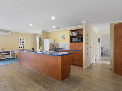 1 Bennett Court - Accommodation Perth 4