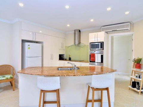 Walk To The Ocean In Five Minutes - Accommodation Perth 3