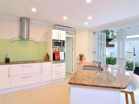 Walk To The Ocean In Five Minutes - Accommodation Perth 4
