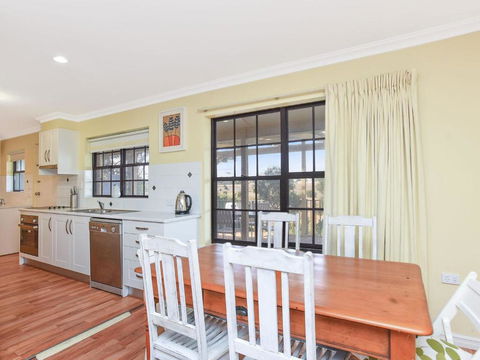 By The Beach 30 Jetty Road - Accommodation Perth 5
