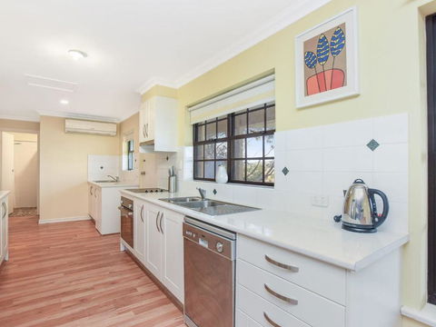 By The Beach 30 Jetty Road - Accommodation Perth 2