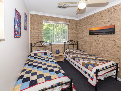 Broadbeach Retreat 32 Broadbeach Drive - Accommodation Perth 3