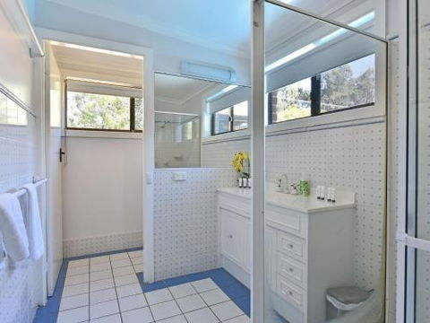 Just Listed Blaxlands Homestead The Very Best Location In The Valley Walk To Everything - Accommodation Perth 2