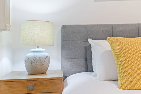 HomeHotel Stylish Apt Next To Train & Westfield - Accommodation Perth 6