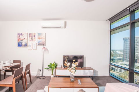 Luxury 2bed2bath APT @opaltower +view - Accommodation Perth 3