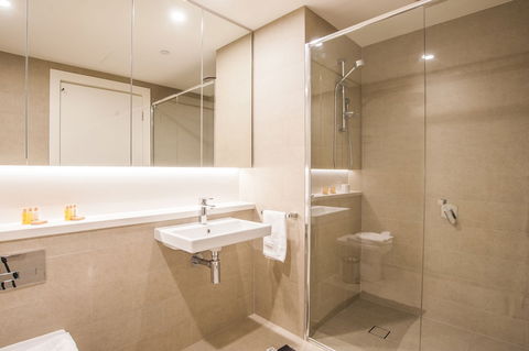 Luxury 2bed2bath APT @opaltower +view - Accommodation Perth 1