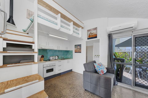 Beachfront Iglu Trinity Beach - Accommodation Perth 0