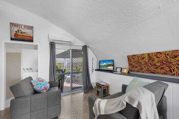 Beachfront Iglu Trinity Beach - Accommodation Perth 4