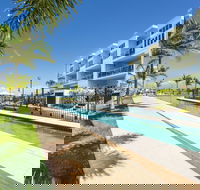 Beachside Apartment 5 - Perth Resorts