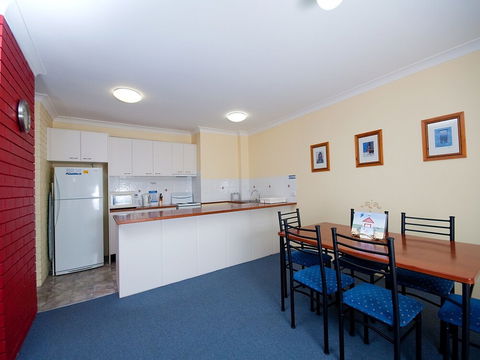 Maeva Lodge Unit 4 / 14 Gretel Close - Accommodation Perth 4