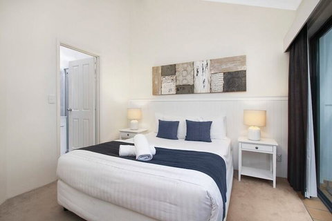 Pine Court Apartments - Accommodation Perth 7