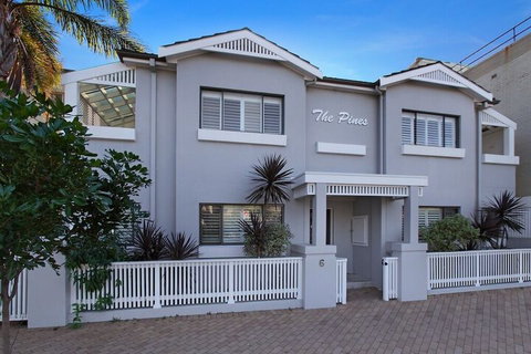 Pine Court Apartments - Accommodation Perth 1