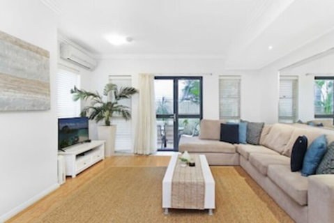 Pine Court Apartments - Accommodation Perth 2