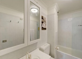 Elegant Waterfront Mosman Bay RAG10 - Accommodation Perth 5